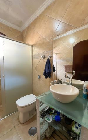 Casa à venda com 185m², 5 quartos e 4 vagasBanheiro Corredor