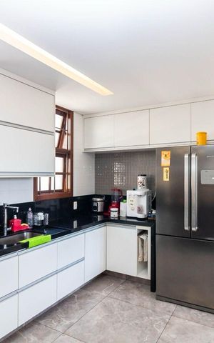 Casa para alugar com 398m², 4 quartos e 4 vagas Casa para alugar com 398m², 4 quartos e 4 vagasCozinha