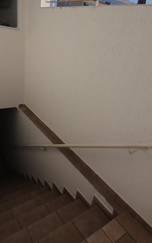 Casa à venda com 310m², 3 quartos e 2 vagasEscada