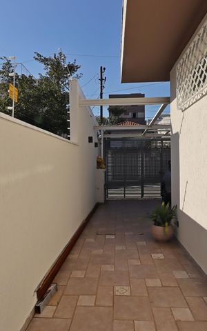 Casa à venda com 310m², 3 quartos e 2 vagasCorredor externo