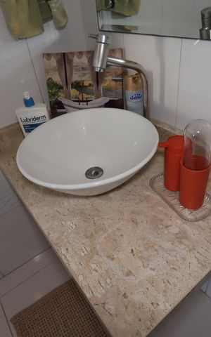 Casa à venda com 310m², 3 quartos e 2 vagasBanheiro da Suíte 1 - Pia
