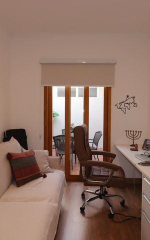 Casa à venda com 310m², 3 quartos e 2 vagasEscritório