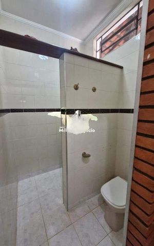 Casa à venda com 239m², 4 quartos e 5 vagas