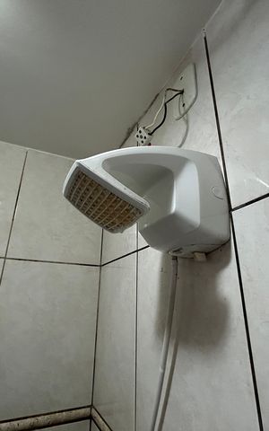 Casa à venda com 95m², 3 quartos e sem vagaChuveiro