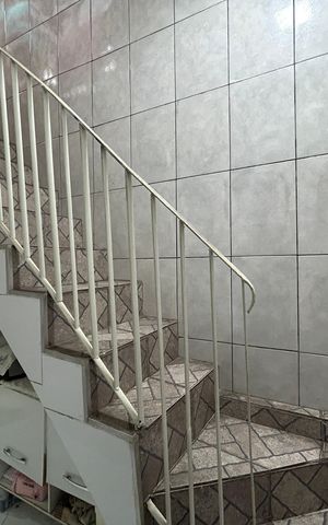 Casa à venda com 95m², 3 quartos e sem vagaEscada de acesso