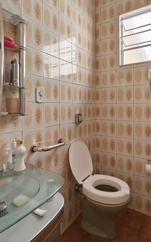 Casa à venda com 19m², 3 quartos e 3 vagas Casa à venda com 19m², 3 quartos e 3 vagasBanheiro Social