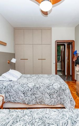 Casa à venda com 440m², 5 quartos e 3 vagas Casa à venda com 440m², 5 quartos e 3 vagasSuíte 3
