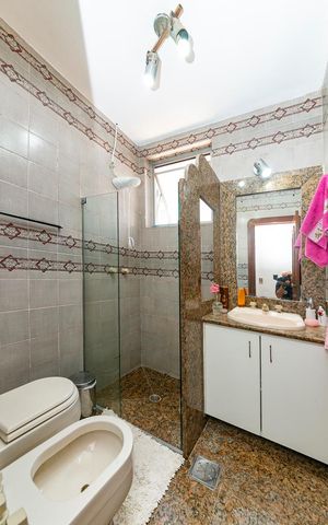 Casa à venda com 440m², 5 quartos e 3 vagas Casa à venda com 440m², 5 quartos e 3 vagasBanheiro Social