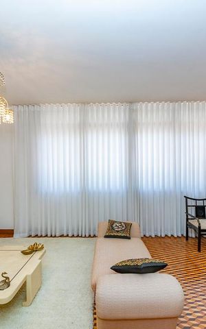 Casa à venda com 440m², 5 quartos e 3 vagas Casa à venda com 440m², 5 quartos e 3 vagasSala 1
