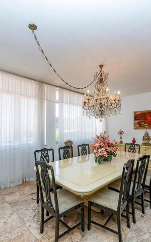 Casa à venda com 440m², 5 quartos e 3 vagas Casa à venda com 440m², 5 quartos e 3 vagasSala 3