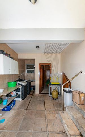 Casa à venda com 440m², 5 quartos e 3 vagas Casa à venda com 440m², 5 quartos e 3 vagasÁrea de Serviço