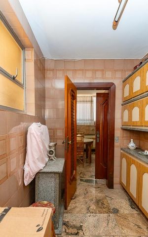 Casa à venda com 440m², 5 quartos e 3 vagas Casa à venda com 440m², 5 quartos e 3 vagasDespensa
