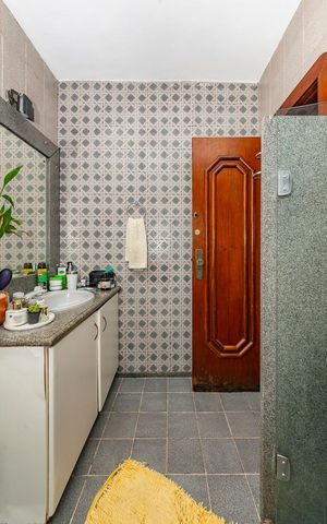 Casa à venda com 440m², 5 quartos e 3 vagas Casa à venda com 440m², 5 quartos e 3 vagasBanheiro da Suíte 2