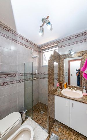 Casa à venda com 440m², 5 quartos e 3 vagas Casa à venda com 440m², 5 quartos e 3 vagasBanheiro Social