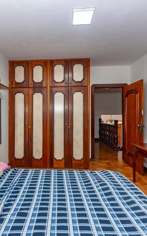 Casa à venda com 440m², 5 quartos e 3 vagas Casa à venda com 440m², 5 quartos e 3 vagasQuarto 5