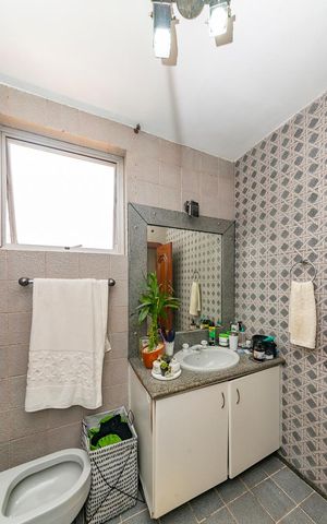 Casa à venda com 440m², 5 quartos e 3 vagas Casa à venda com 440m², 5 quartos e 3 vagasBanheiro da Suíte 2