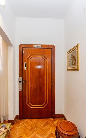 Casa à venda com 440m², 5 quartos e 3 vagas Casa à venda com 440m², 5 quartos e 3 vagasCorredor
