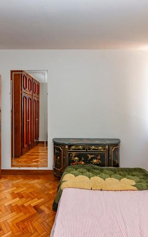 Casa à venda com 440m², 5 quartos e 3 vagas Casa à venda com 440m², 5 quartos e 3 vagasQuarto 4