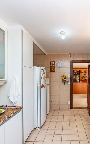 Casa à venda com 440m², 5 quartos e 3 vagas Casa à venda com 440m², 5 quartos e 3 vagasCozinha