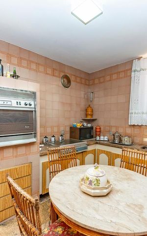 Casa à venda com 440m², 5 quartos e 3 vagas Casa à venda com 440m², 5 quartos e 3 vagasCozinha 2