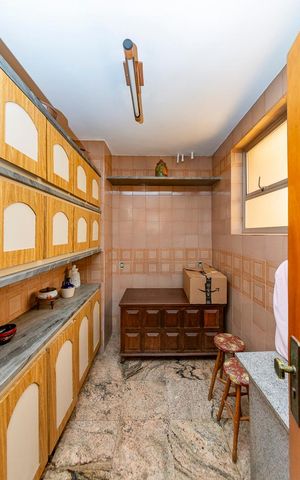 Casa à venda com 440m², 5 quartos e 3 vagas Casa à venda com 440m², 5 quartos e 3 vagasDespensa