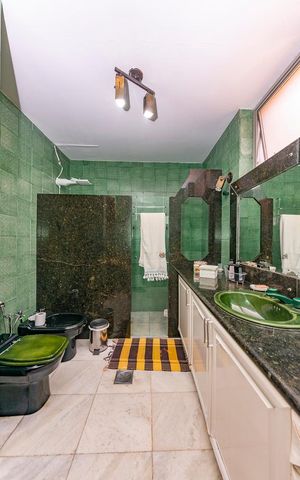 Casa à venda com 440m², 5 quartos e 3 vagas Casa à venda com 440m², 5 quartos e 3 vagasSuíte 3