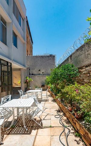 Casa à venda com 440m², 5 quartos e 3 vagas Casa à venda com 440m², 5 quartos e 3 vagasQuintal