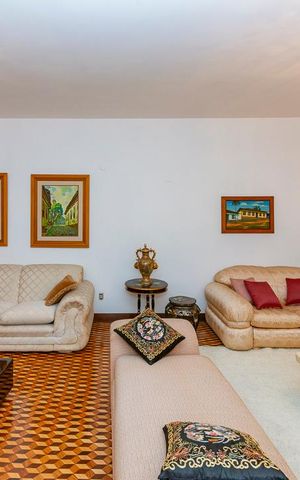 Casa à venda com 440m², 5 quartos e 3 vagas Casa à venda com 440m², 5 quartos e 3 vagasSala 1