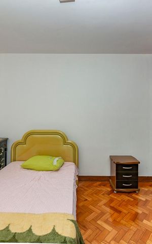 Casa à venda com 440m², 5 quartos e 3 vagas Casa à venda com 440m², 5 quartos e 3 vagasQuarto 4