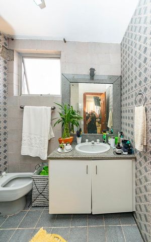 Casa à venda com 440m², 5 quartos e 3 vagas Casa à venda com 440m², 5 quartos e 3 vagasBanheiro da Suíte 2
