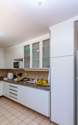 Casa à venda com 440m², 5 quartos e 3 vagas Casa à venda com 440m², 5 quartos e 3 vagasCozinha
