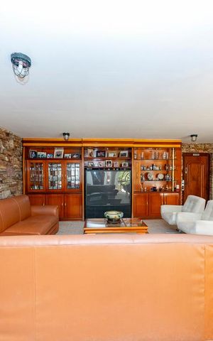 Casa à venda com 440m², 5 quartos e 3 vagas Casa à venda com 440m², 5 quartos e 3 vagasSala 4