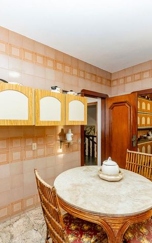 Casa à venda com 440m², 5 quartos e 3 vagas Casa à venda com 440m², 5 quartos e 3 vagasCozinha 2
