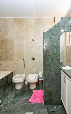 Casa à venda com 440m², 5 quartos e 3 vagas Casa à venda com 440m², 5 quartos e 3 vagasBanheiro da Suíte 1