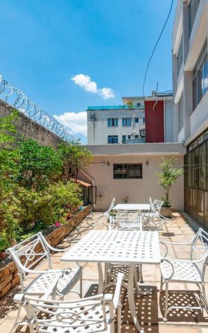 Casa à venda com 440m², 5 quartos e 3 vagas Casa à venda com 440m², 5 quartos e 3 vagasQuintal