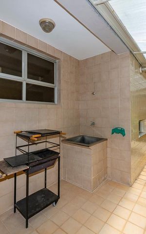 Casa à venda com 440m², 5 quartos e 3 vagas Casa à venda com 440m², 5 quartos e 3 vagasÁrea de Serviço