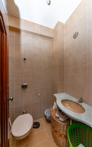 Casa à venda com 440m², 5 quartos e 3 vagas Casa à venda com 440m², 5 quartos e 3 vagasQuarto de Serviço
