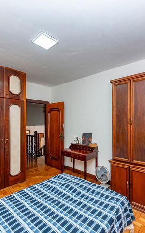 Casa à venda com 440m², 5 quartos e 3 vagas Casa à venda com 440m², 5 quartos e 3 vagasQuarto 5