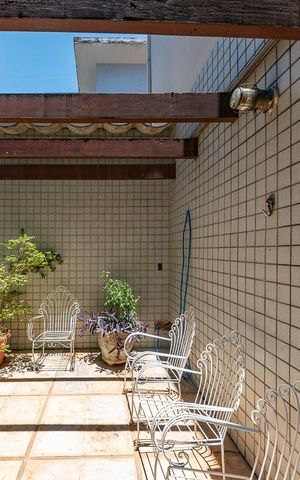 Casa à venda com 440m², 5 quartos e 3 vagas Casa à venda com 440m², 5 quartos e 3 vagasJardim