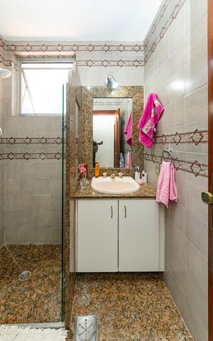 Casa à venda com 440m², 5 quartos e 3 vagas Casa à venda com 440m², 5 quartos e 3 vagasBanheiro Social