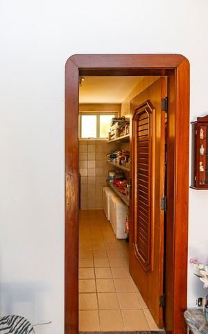 Casa à venda com 440m², 5 quartos e 3 vagas Casa à venda com 440m², 5 quartos e 3 vagasDespensa 2