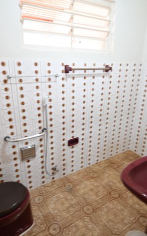 Casa à venda com 144m², 2 quartos e 2 vagasBanheiro