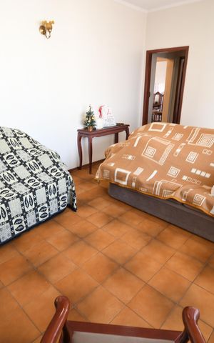 Casa à venda com 144m², 2 quartos e 2 vagasSala