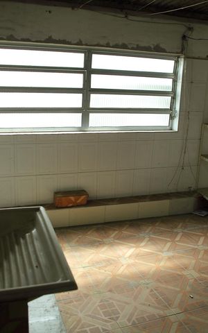 Casa à venda com 180m², 4 quartos e 3 vagasÁrea de Serviço ( casa 1 e 2 ) 