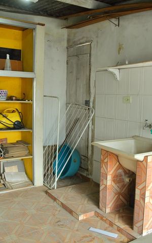 Casa à venda com 180m², 4 quartos e 3 vagasÁrea de Serviço ( casa 1 e 2 ) 