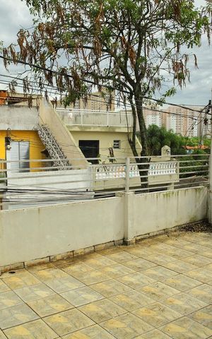 Casa à venda com 180m², 4 quartos e 3 vagasSala  - Varanda ( casa 1 ) 