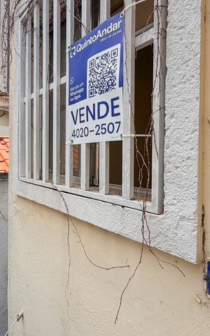 Casa à venda com 240m², 4 quartos e 2 vagas Casa à venda com 240m², 4 quartos e 2 vagasPlaquinha