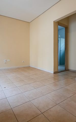 Casa à venda com 240m², 4 quartos e 2 vagas Casa à venda com 240m², 4 quartos e 2 vagasSala