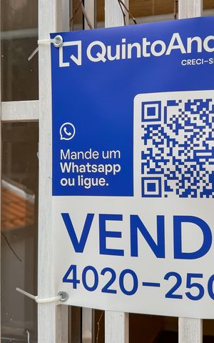 Casa à venda com 240m², 4 quartos e 2 vagas Casa à venda com 240m², 4 quartos e 2 vagasPlaquinha