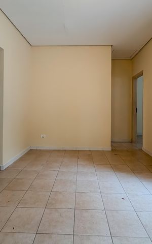 Casa à venda com 240m², 4 quartos e 2 vagas Casa à venda com 240m², 4 quartos e 2 vagasSala